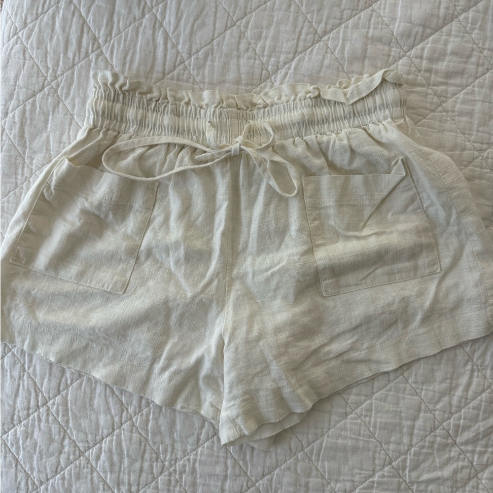 COPY - Princess Polly linen shorts size 4